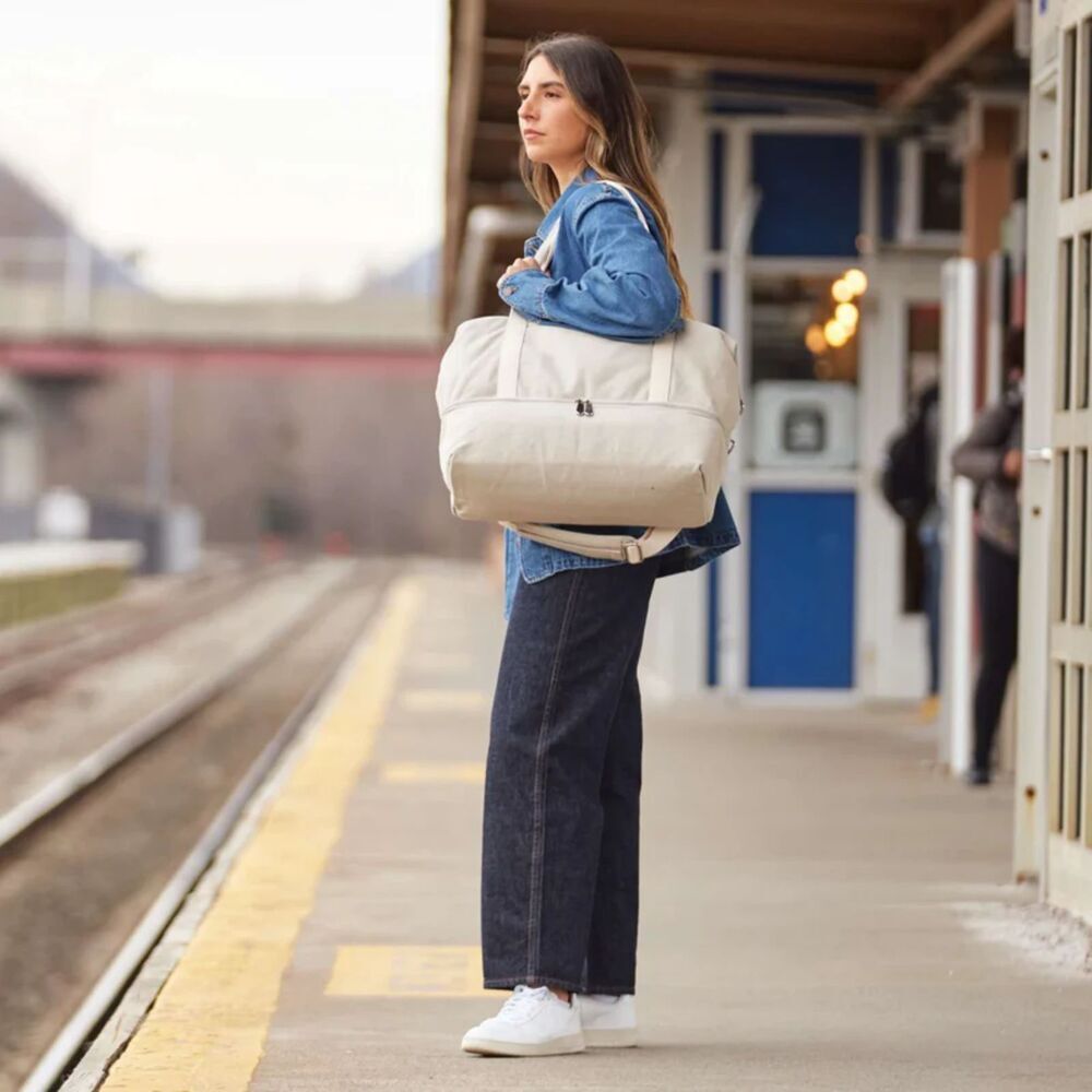 Lo & Sons Cataline Deluxe Small Weekender Bag / Duffel  in Dove Grey - Picture 4 of 15